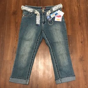 Angels women's light wash capris with braided belt